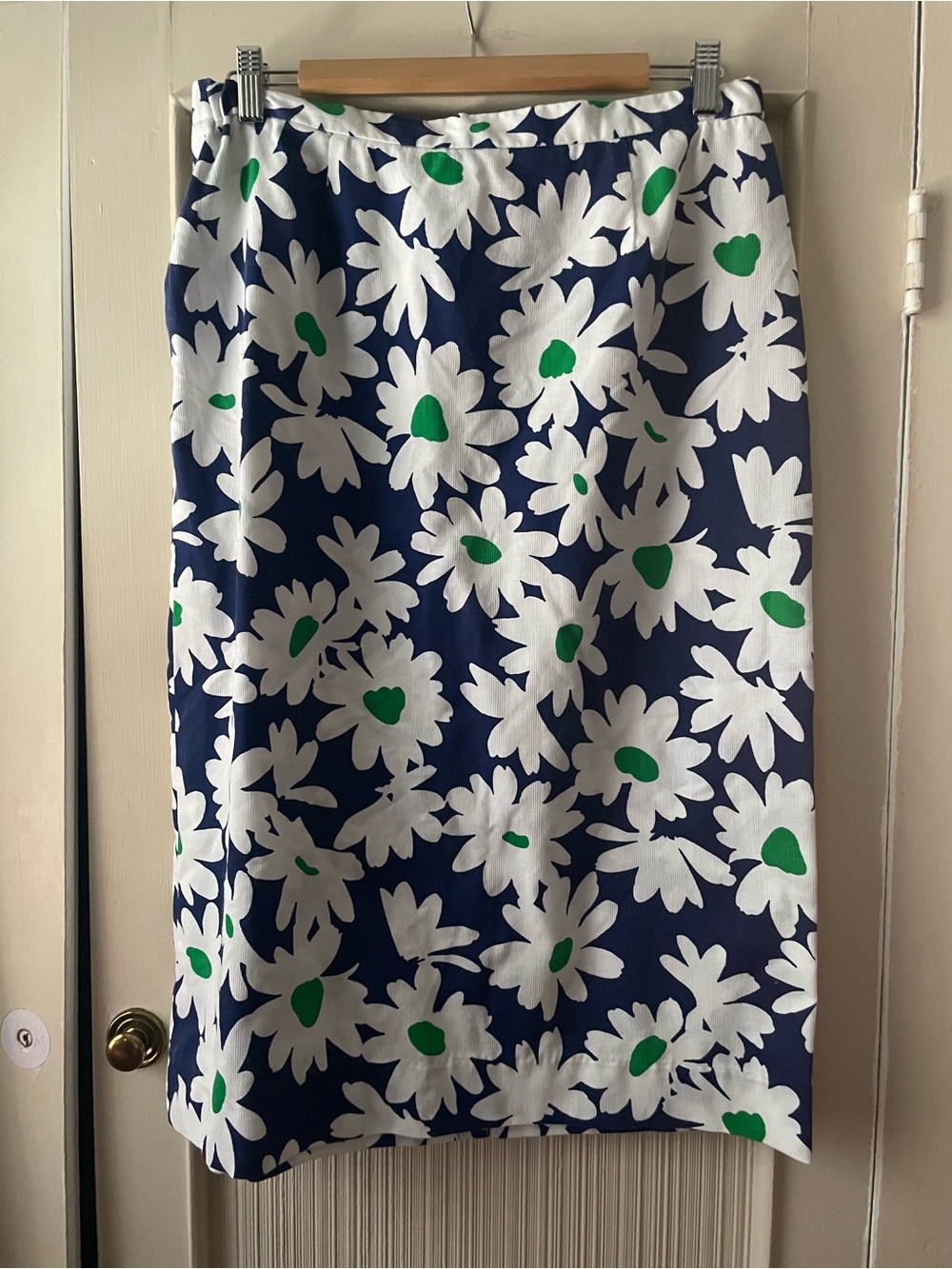 1960s Vintage Floral Pencil Skirt with Daisies